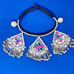 traditional statement choker